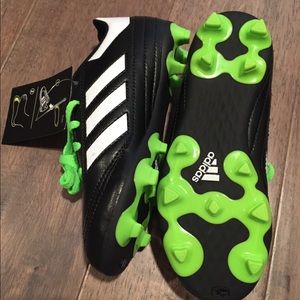 Adidas soccer shoes, size 11 BRAND NEW